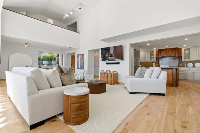 711 W California Way, Redwood City, CA 94062