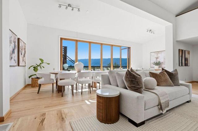 711 W California Way, Redwood City, CA 94062