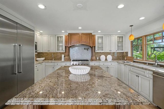 711 W California Way, Redwood City, CA 94062