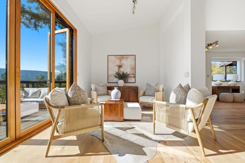 711 W California Way, Redwood City, CA 94062