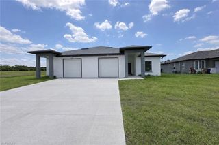 5207 30th ST SW, Lehigh Acres, FL 33973