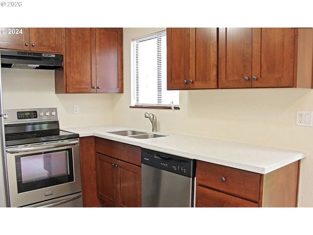 5123 Ne KILLINGSWORTH St, Portland, OR 97218