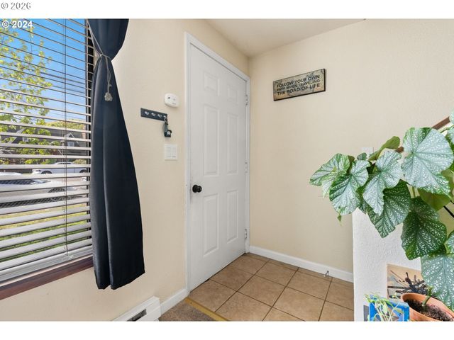 5123 Ne KILLINGSWORTH St, Portland, OR 97218