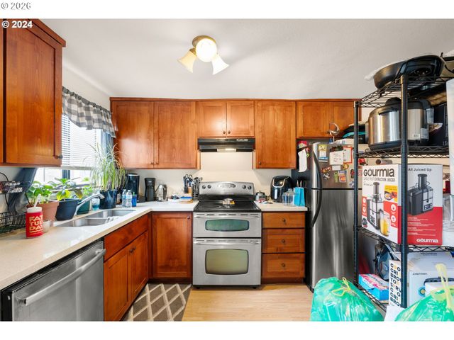 5123 Ne KILLINGSWORTH St, Portland, OR 97218