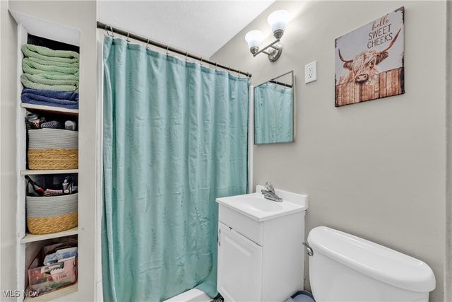 967 Warwick Drive, Sheffield Lake, OH 44054