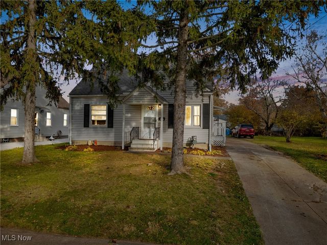 967 Warwick Drive, Sheffield Lake, OH 44054