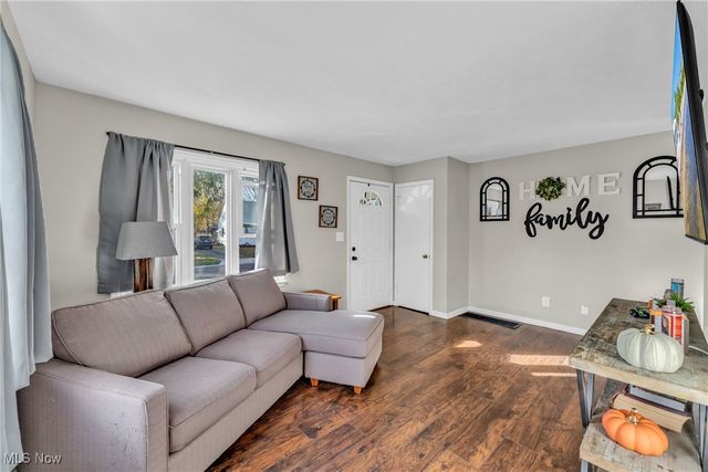 967 Warwick Drive, Sheffield Lake, OH 44054