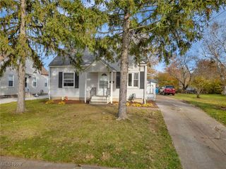 967 Warwick Drive, Sheffield Lake, OH 44054