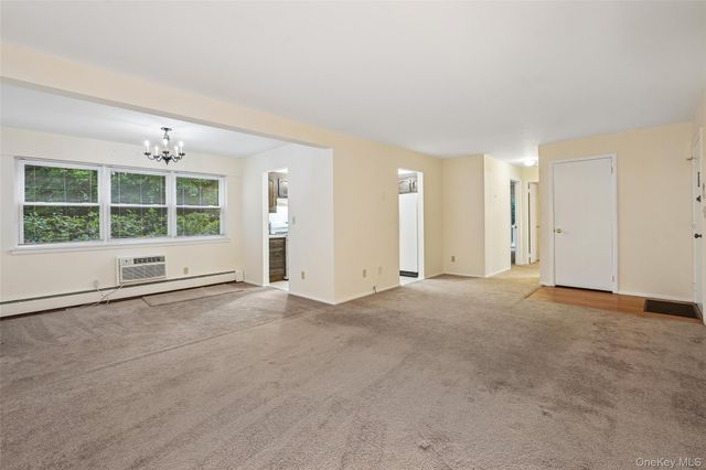 192 Doxbury Lane, Suffern, NY 10901