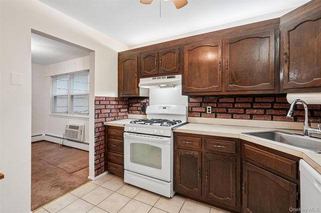192 Doxbury Lane, Suffern, NY 10901