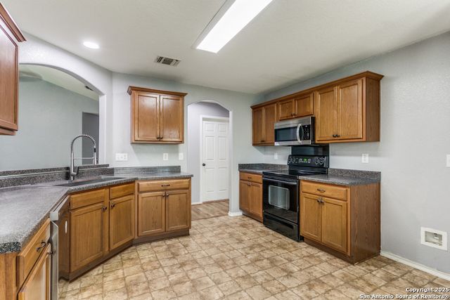 8503 Chickasaw Bluff, Converse, TX 78109