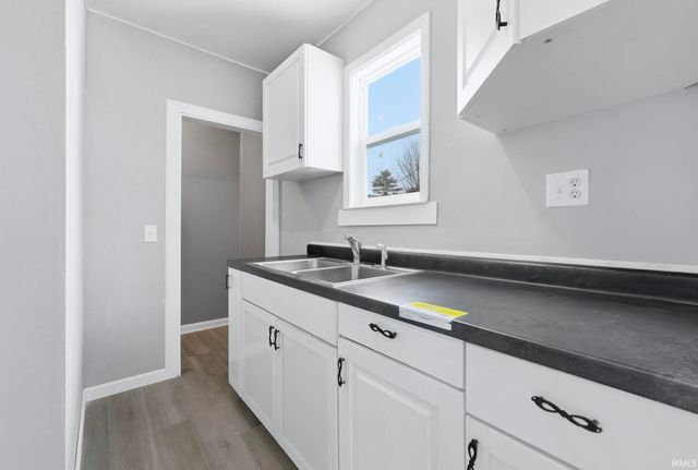 3911 Eastway Drive, Fort Wayne, IN 46806