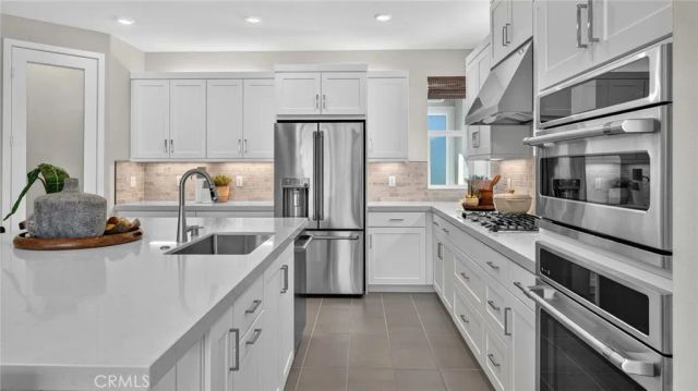 933 Treble, Irvine, CA 92618