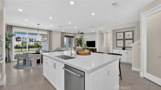 933 Treble, Irvine, CA 92618
