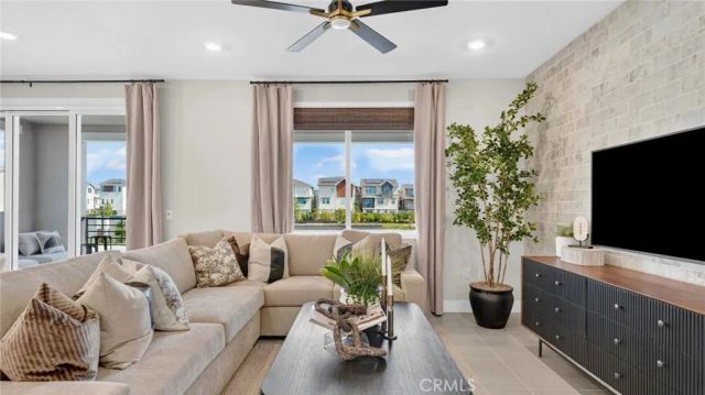 933 Treble, Irvine, CA 92618