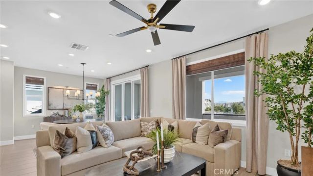 933 Treble, Irvine, CA 92618