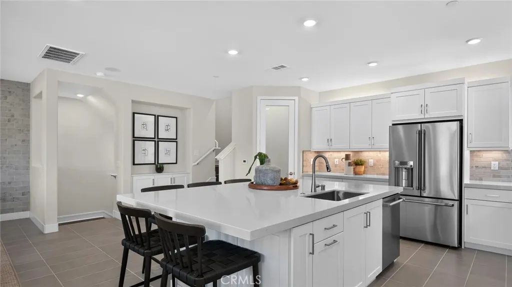 933 Treble, Irvine, CA 92618