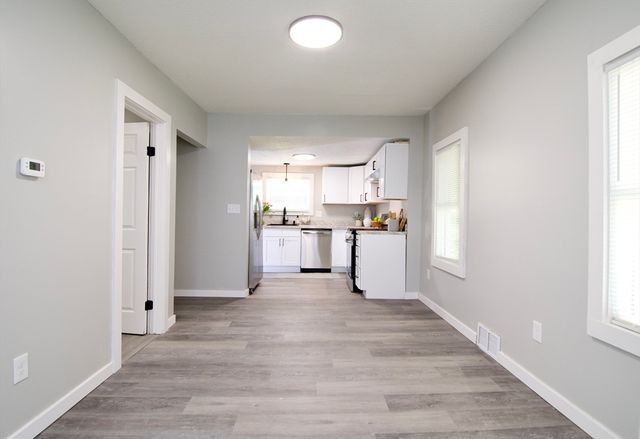 69 Manhattan St, Springfield, MA 01109