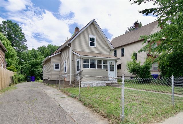 69 Manhattan St, Springfield, MA 01109