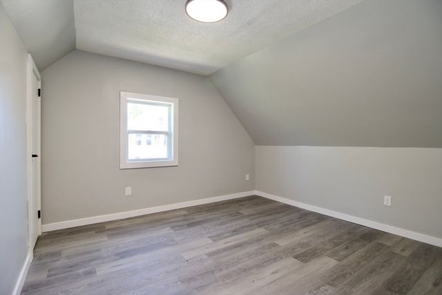 69 Manhattan St, Springfield, MA 01109