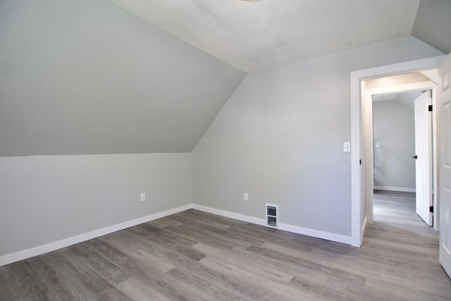 69 Manhattan St, Springfield, MA 01109