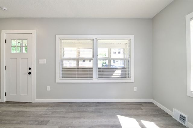 69 Manhattan St, Springfield, MA 01109