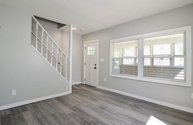 69 Manhattan St, Springfield, MA 01109