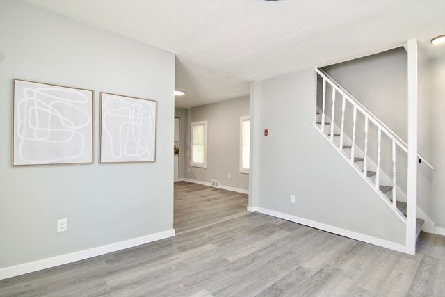 69 Manhattan St, Springfield, MA 01109