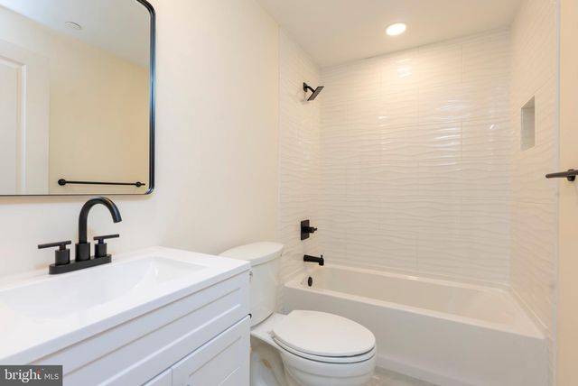 3025 FIFTH AVE, Baltimore, MD 21234
