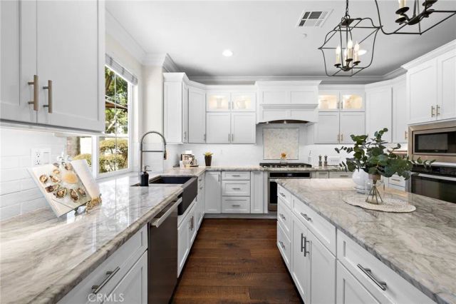 110 Plaza Via Sol, San Clemente, CA 92673