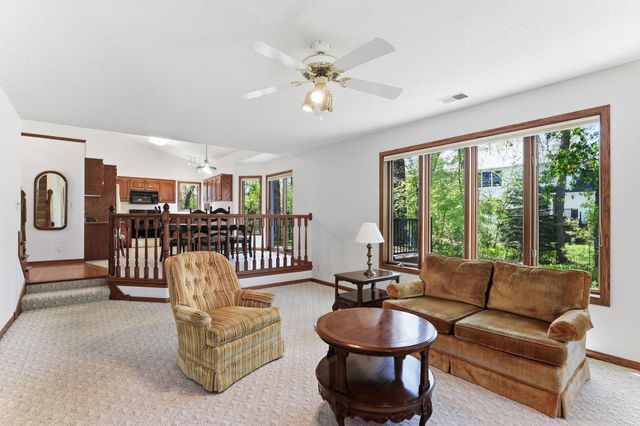 4676 Hamlet Avenue N, Oakdale, MN 55128