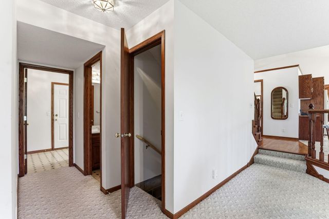 4676 Hamlet Avenue N, Oakdale, MN 55128