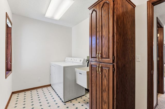 4676 Hamlet Avenue N, Oakdale, MN 55128