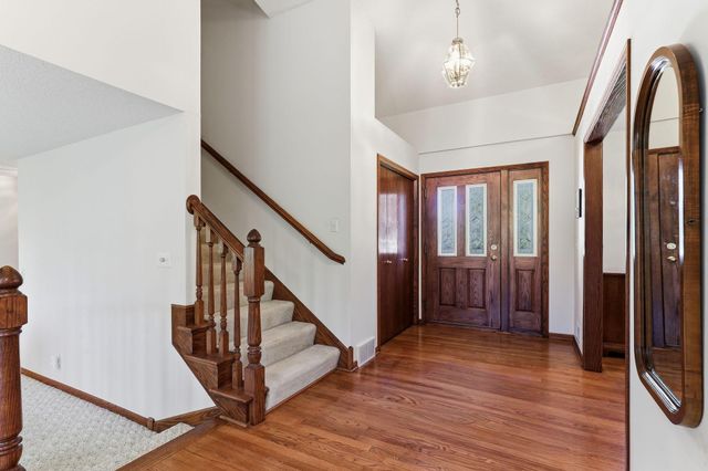 4676 Hamlet Avenue N, Oakdale, MN 55128