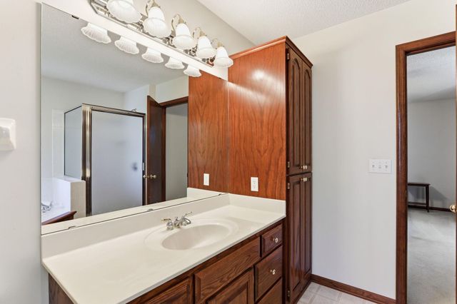 4676 Hamlet Avenue N, Oakdale, MN 55128
