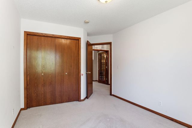 4676 Hamlet Avenue N, Oakdale, MN 55128