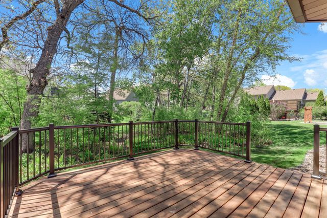 4676 Hamlet Avenue N, Oakdale, MN 55128