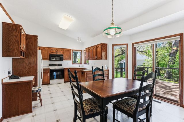 4676 Hamlet Avenue N, Oakdale, MN 55128