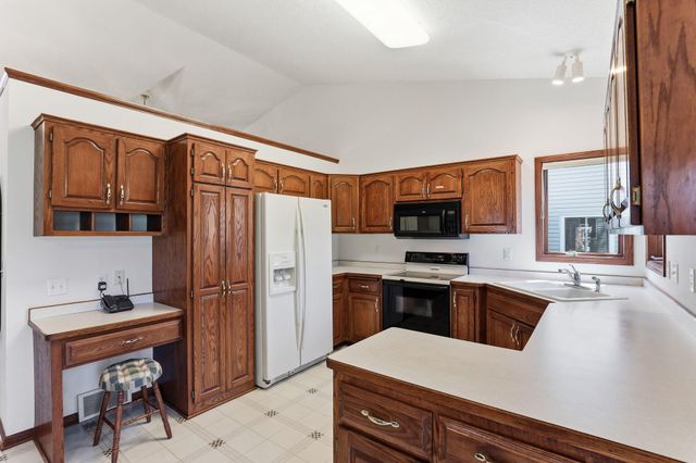 4676 Hamlet Avenue N, Oakdale, MN 55128
