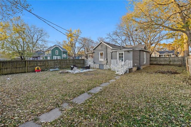 201 E Miami Street, Paola, KS 66071