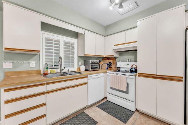 9730 SW 159th St, Miami, FL 33157