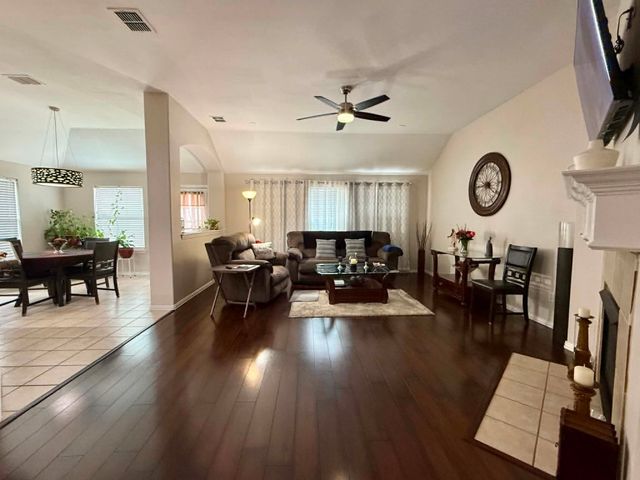 1129 Miramar Avenue, Desoto, TX 75115