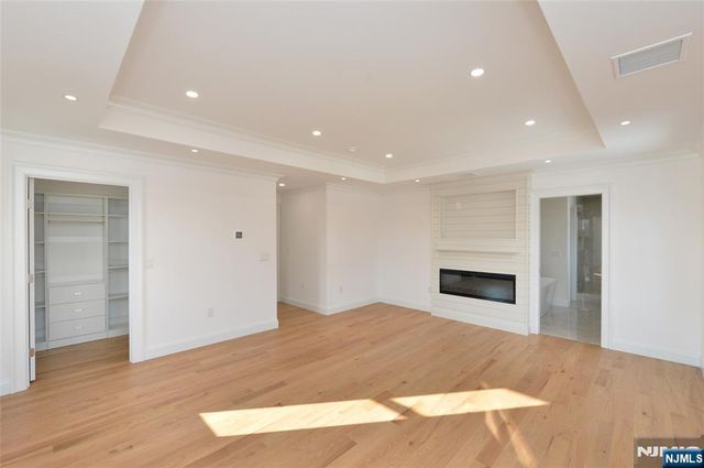 31 Albert Avenue, Fair Lawn, NJ 07410