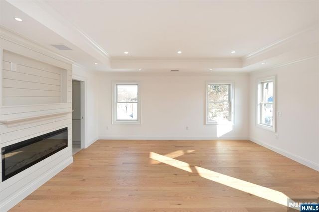 31 Albert Avenue, Fair Lawn, NJ 07410