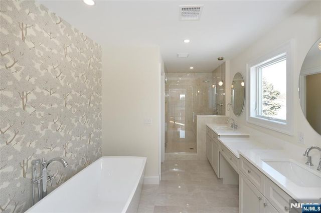 31 Albert Avenue, Fair Lawn, NJ 07410