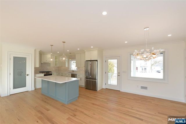 31 Albert Avenue, Fair Lawn, NJ 07410