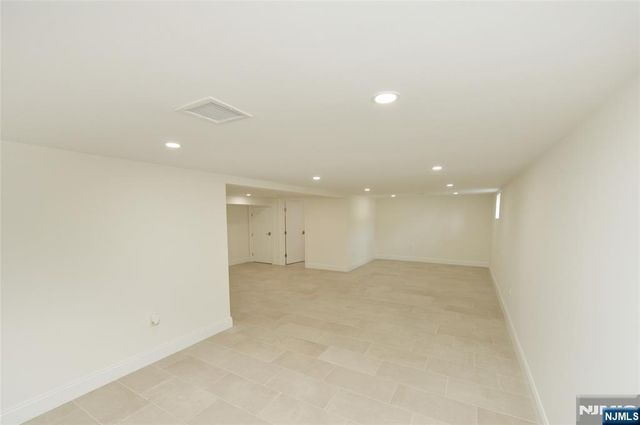 31 Albert Avenue, Fair Lawn, NJ 07410