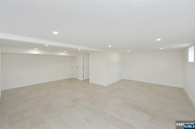 31 Albert Avenue, Fair Lawn, NJ 07410