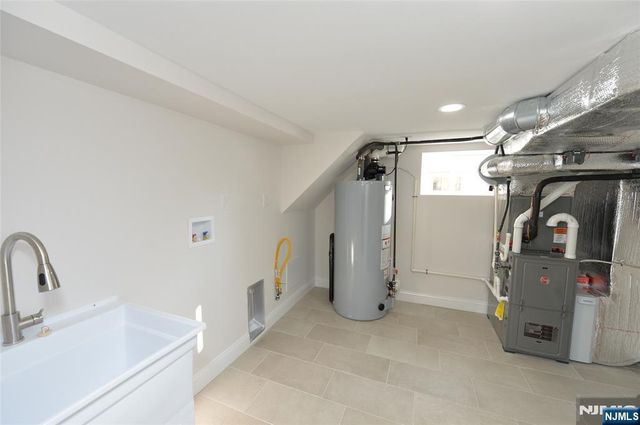 31 Albert Avenue, Fair Lawn, NJ 07410