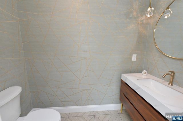 31 Albert Avenue, Fair Lawn, NJ 07410